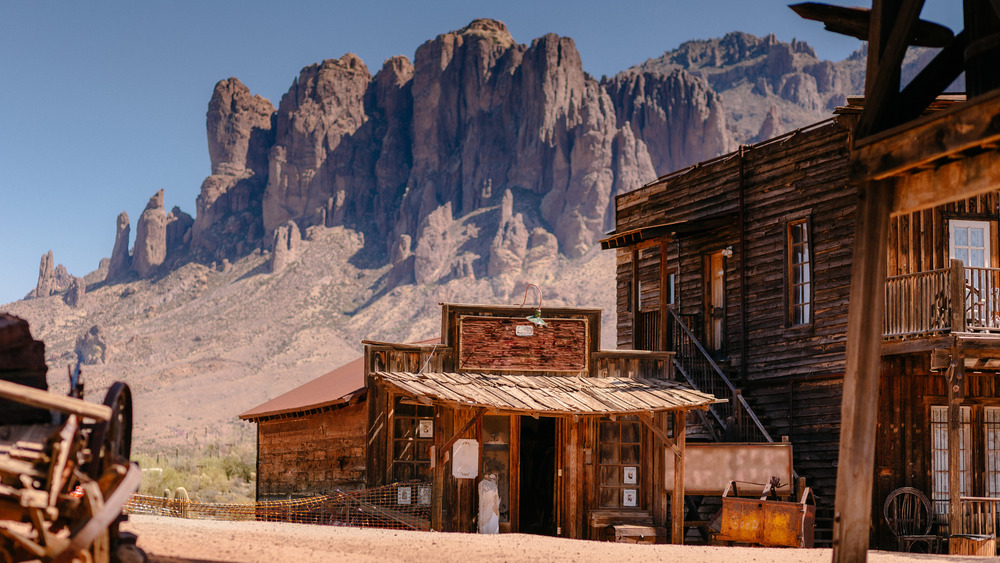 An abandoned Wild West building