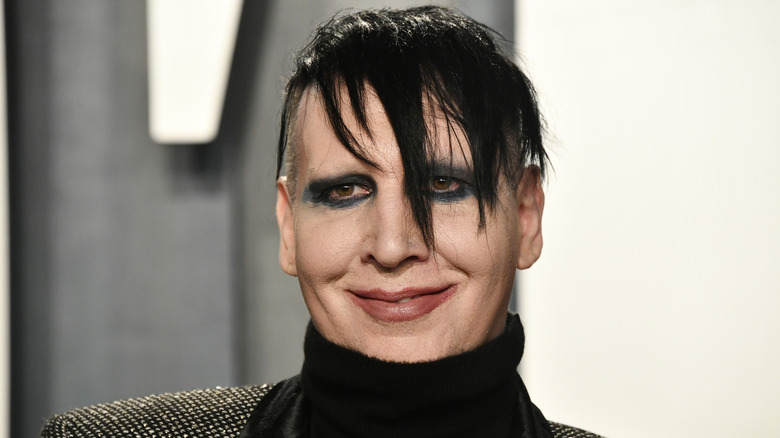 Marilyn Manson smiling at the Vanity Fair Oscar Party in 2020