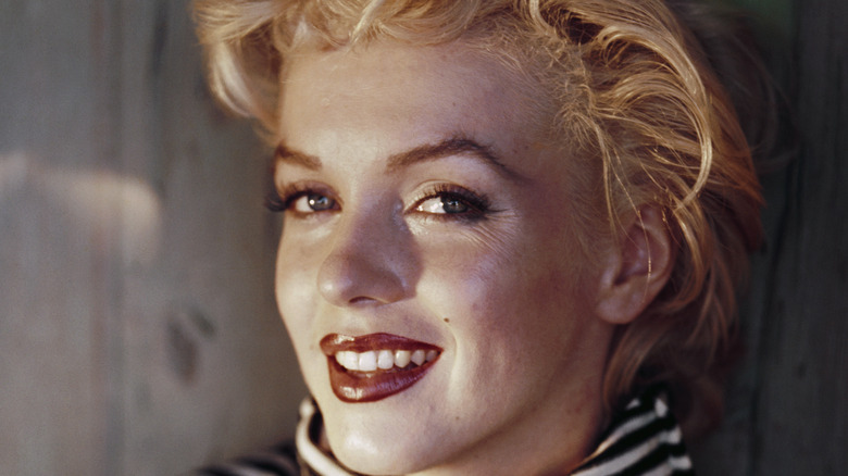 Marilyn Monroe posing