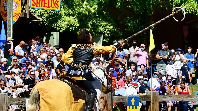 Modern ring jouster