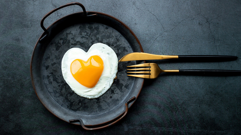 egg in skillet