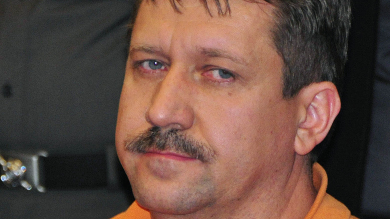 viktor bout looking to side