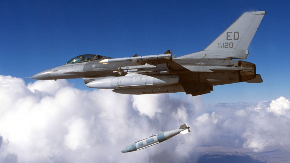 F-16 drops bomb during testing