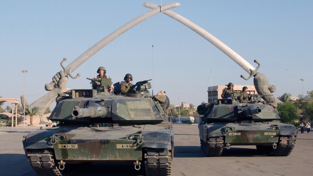 US tanks in Baghdad Iraq War 2003