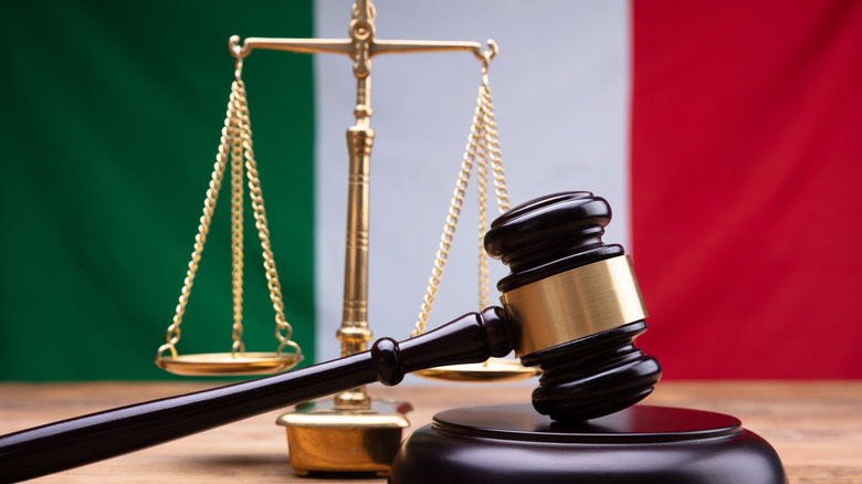 Italian flag and gavel