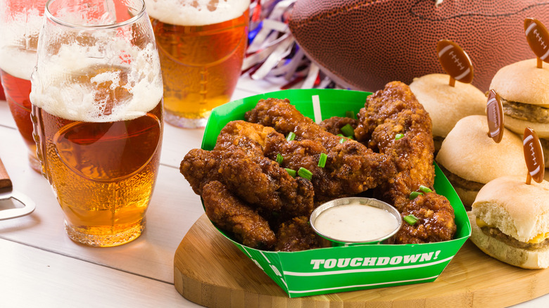 beer, wings, and sliders on table