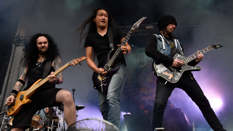 Dragonforce performing