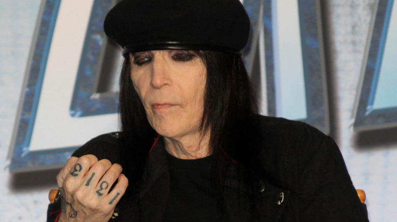 Mick mars looking at hand