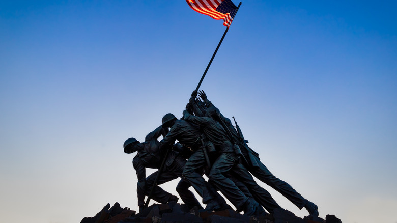 statue of famous photo of iwo jima