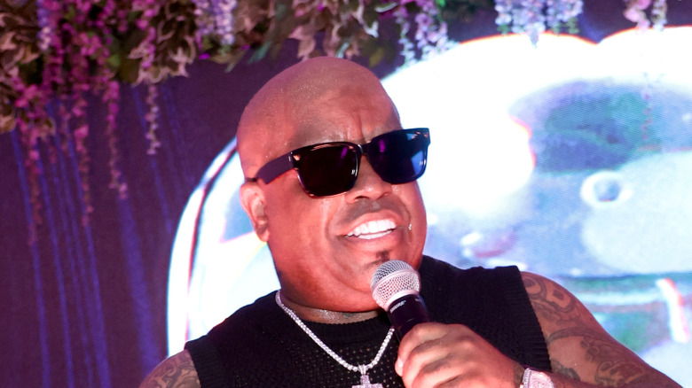Cee Lo Green singing on stage in sunglasses