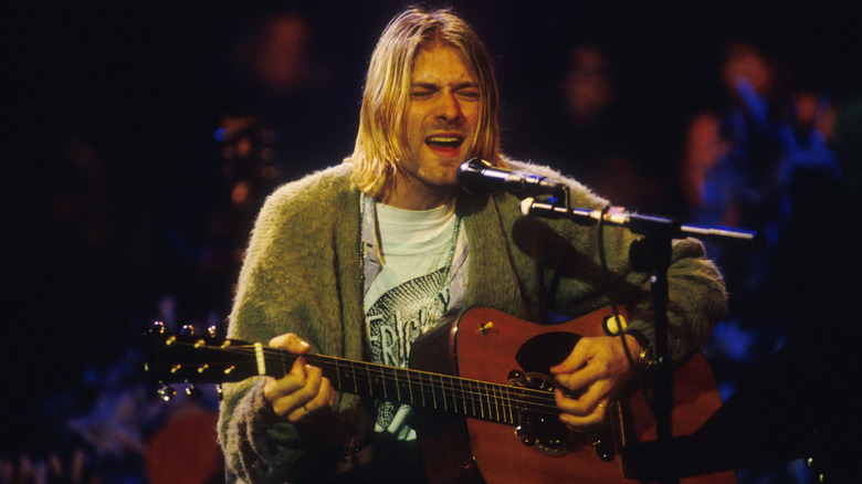 Kurt Cobain singing