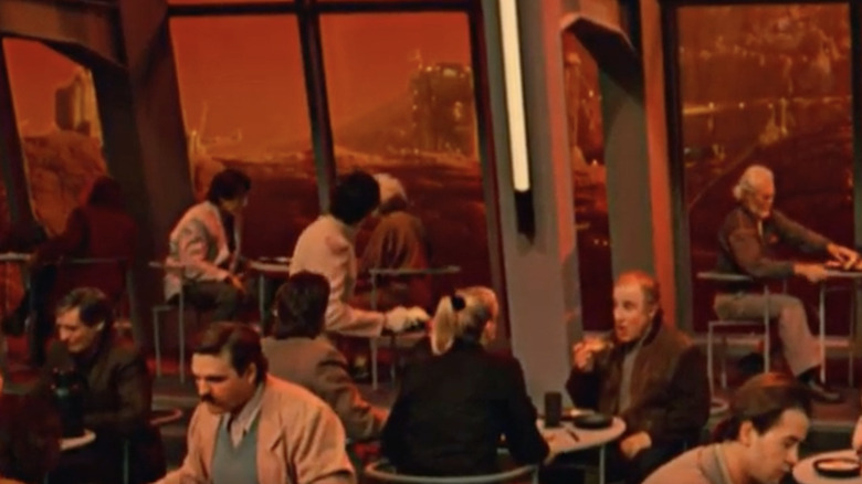 extras shaking table in Total Recall