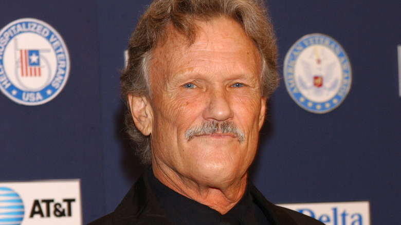 Kris Kristofferson on the red carpet of a benefit for veterans