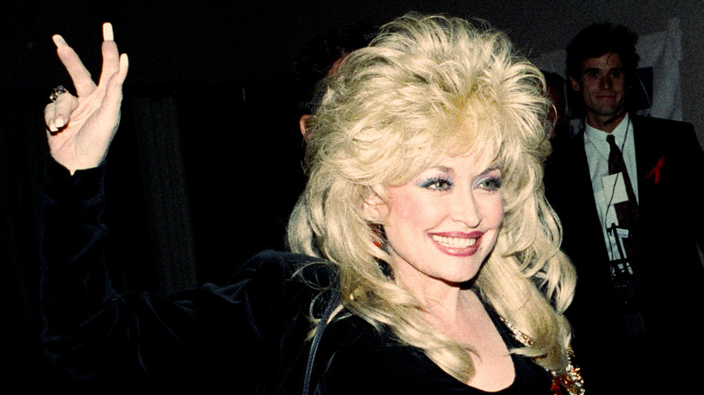 dolly parton waving