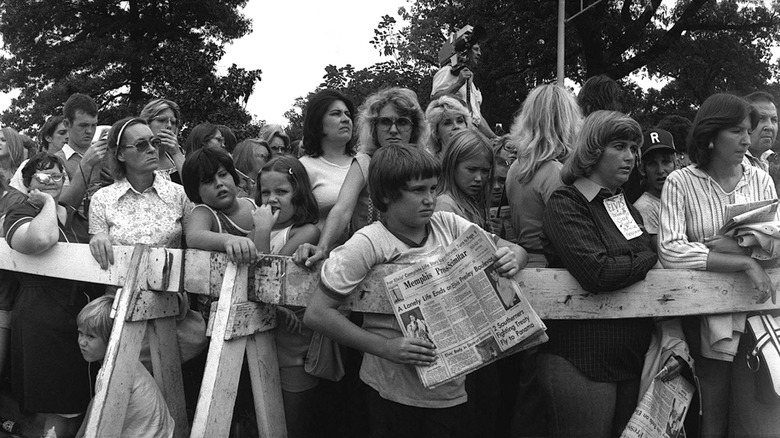 fans outside of Elvis Presley's funeral