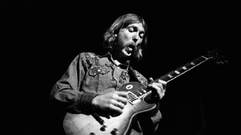 duane allman playing guitar on stage