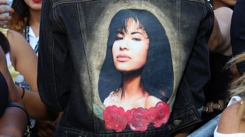 selena quintanilla image on back of jacket