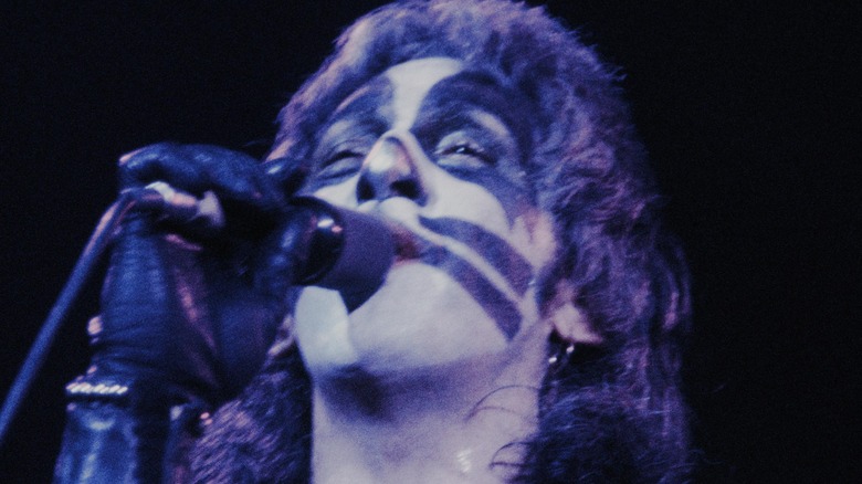 Peter Criss singing at Budokan