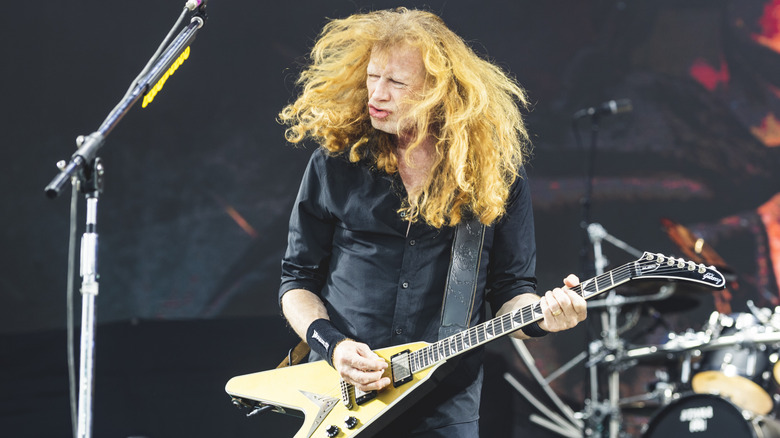 Dave Mustaine thrashing out on stage
