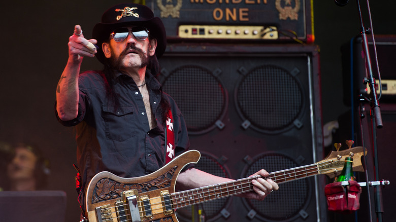 Lemmy pointing to crowd