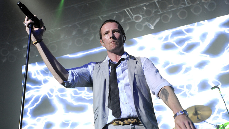 Scott Weiland holding mic on stage