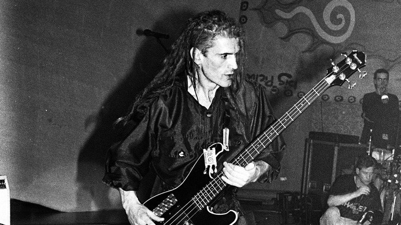 Will Sinnott dreadlocks playing guitar