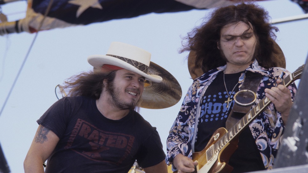 Ronnie Van Zant and Gary Rossington of Lynyrd Skynyrd on stage 