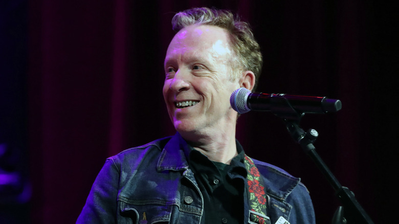 Bill Janovitz of Buffalo Tom looks to the side on stage