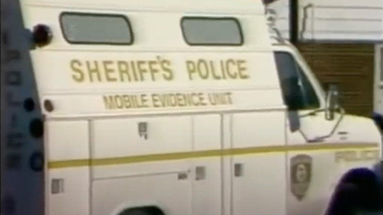 police vehicle arriving at crime scene