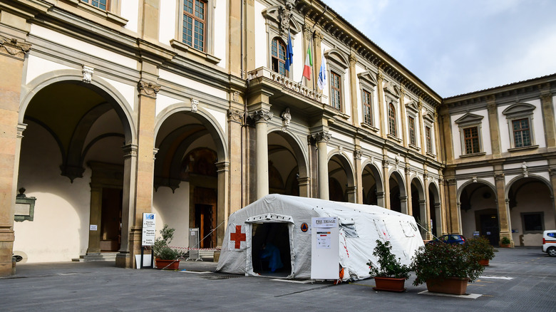 covid-era field clinic in florence