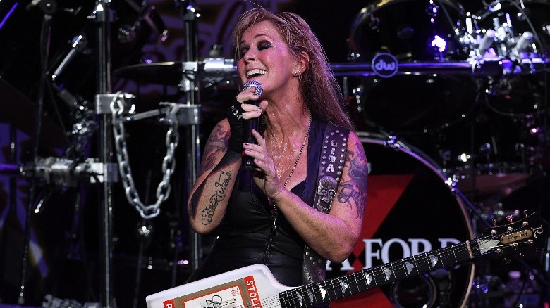 Lita Ford tattoos singing onstage