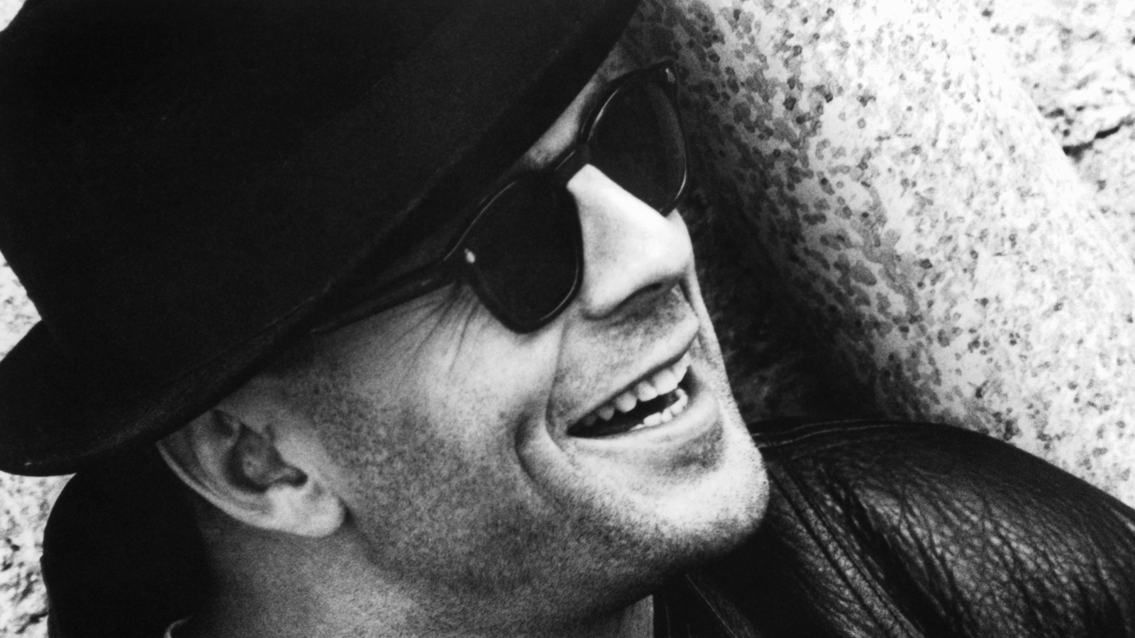 Once Upon A Time Bruce Willis Was Rumored To Be The Best Bartender In NYC once-upon-a-time-bruce-willis-was-rumored-to-be-the-best-bartender-in-nyc