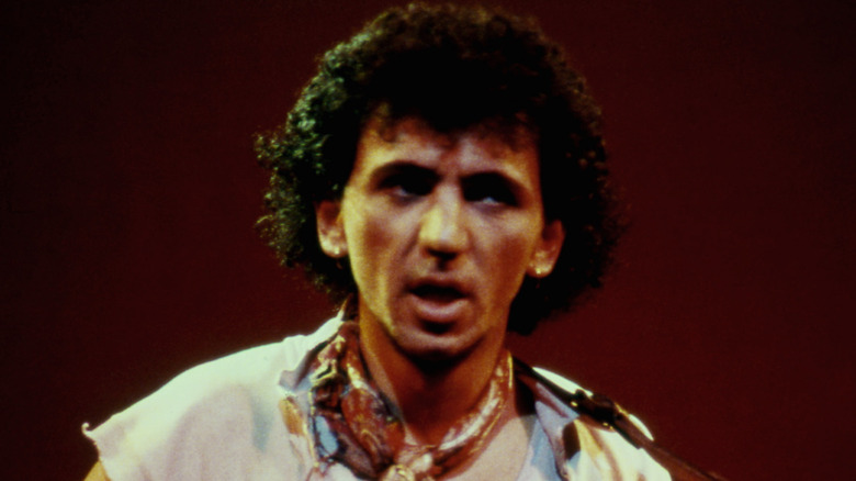 kevin rowland of dexys midnight runners playing onstage in the early 1980s
