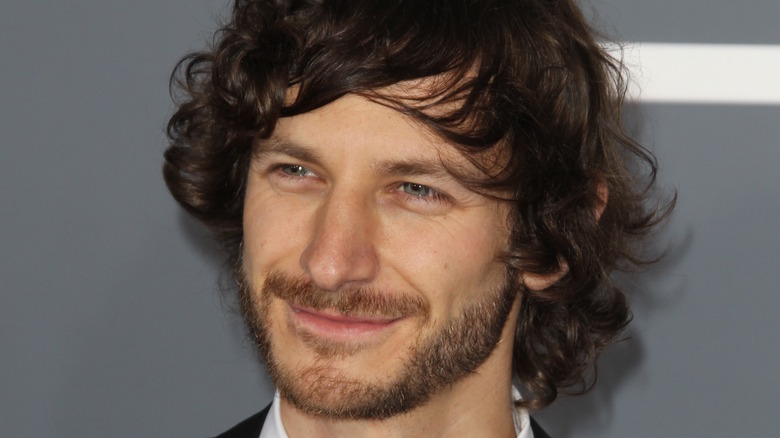 Gotye grinning at the Grammys