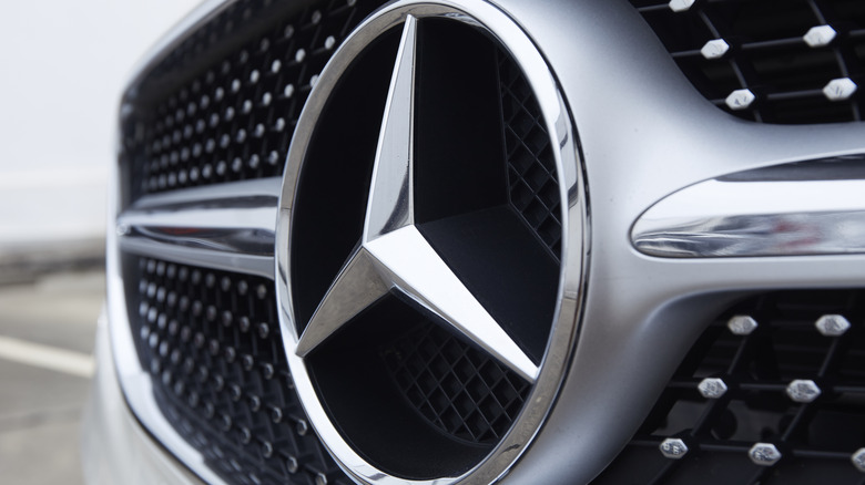 Mercedes Benz emblem