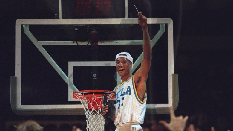Ed O'Bannon cutting basketball net