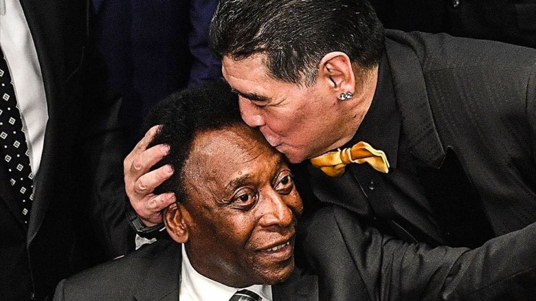 pele kissing diego maradona