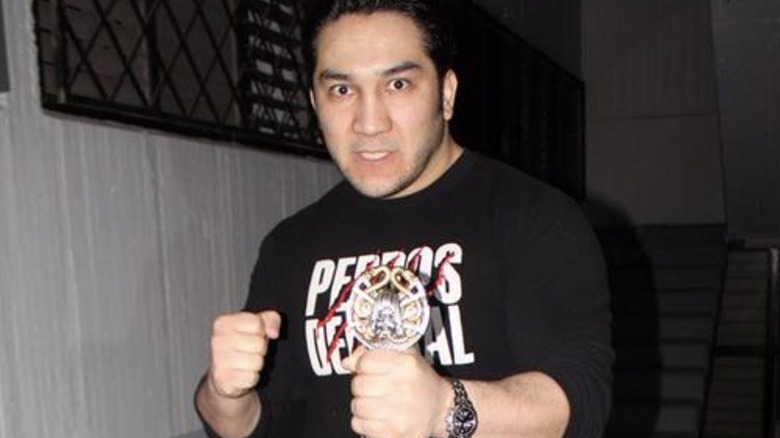 Hijo del Perro Aguayo grimacing fists raised