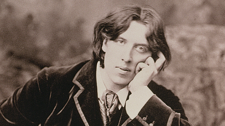 Oscar Wilde resting on his hand