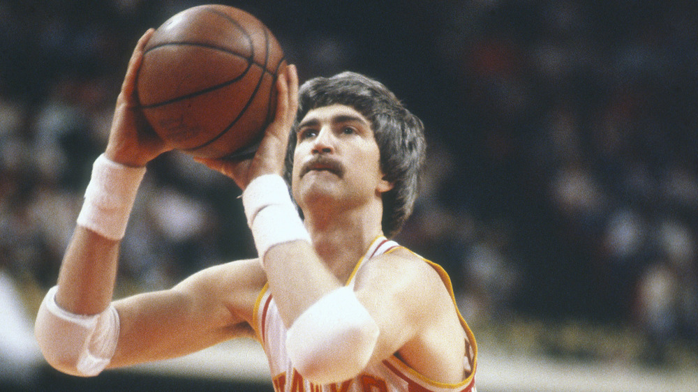 Tom McMillen throwing a basektball