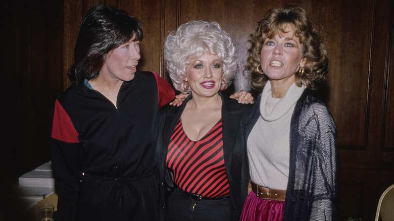 Dolly Parton with Lily Tomlin and Jane Fonda while promoting 