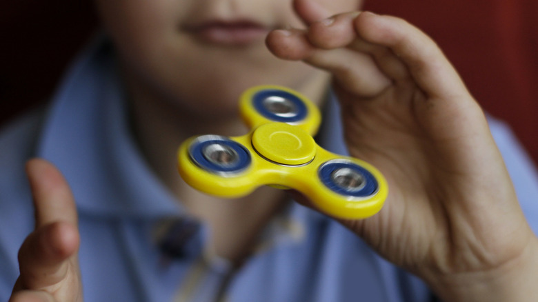 child playing with fidget spinner