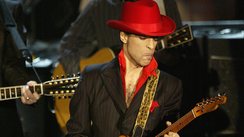 Prince playing guitar solo