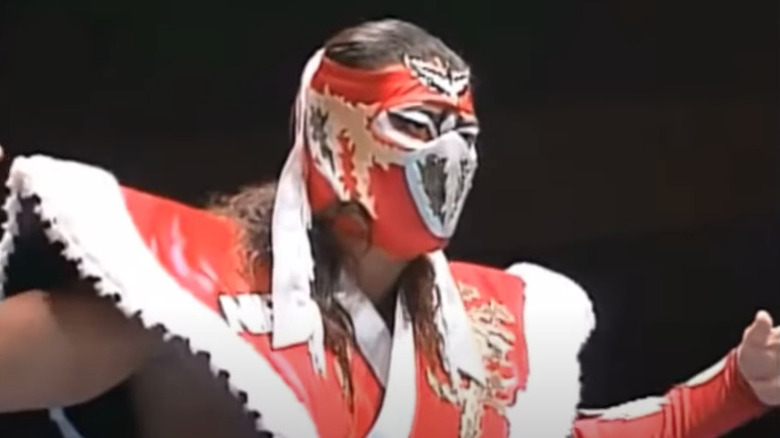 Hayabusa posing with mask