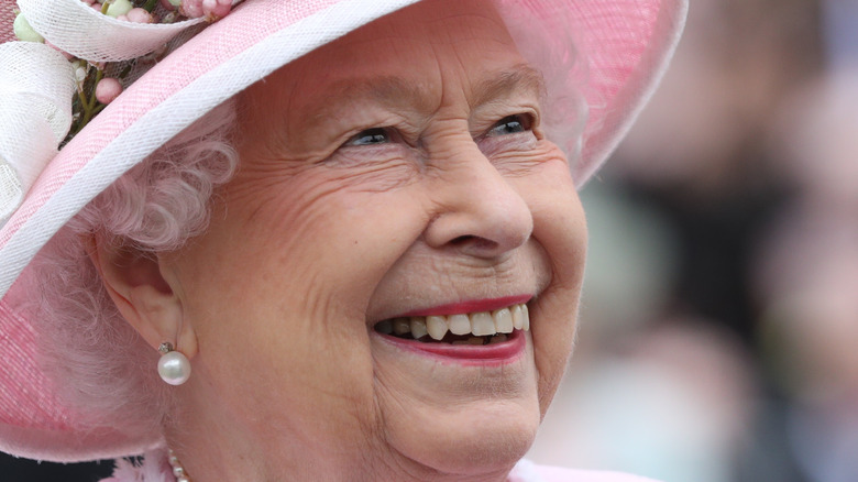 queen elizabeth pink hat