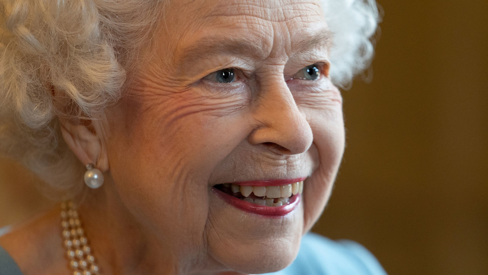 Queen Elizabeth II's Official Time Of Death Was Earlier Than You Think