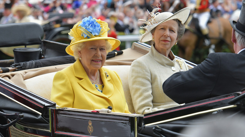 elizabeth and princess anne riding in a car