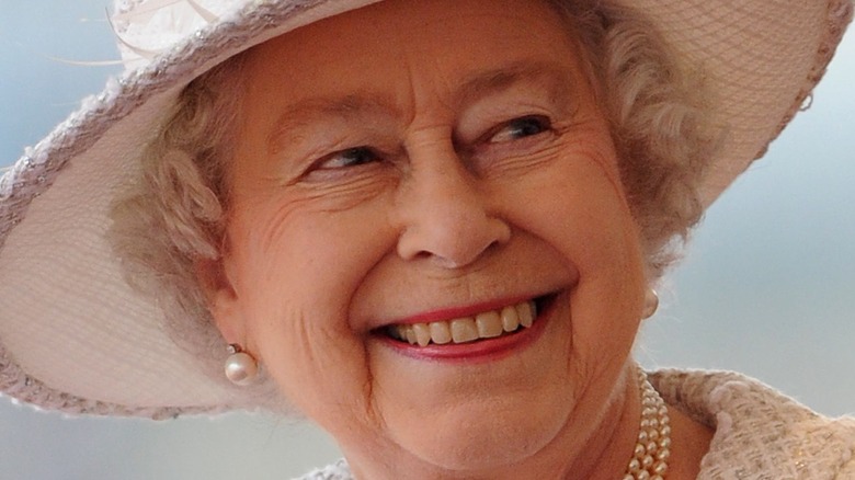 queen elizabeth smiling