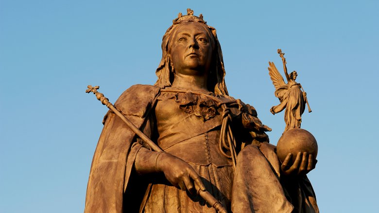 statue Queen Victoria