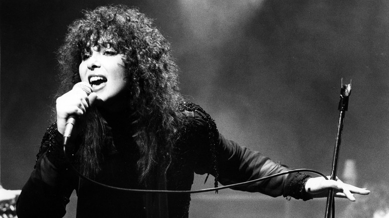 Ann Wilson singing on stage
